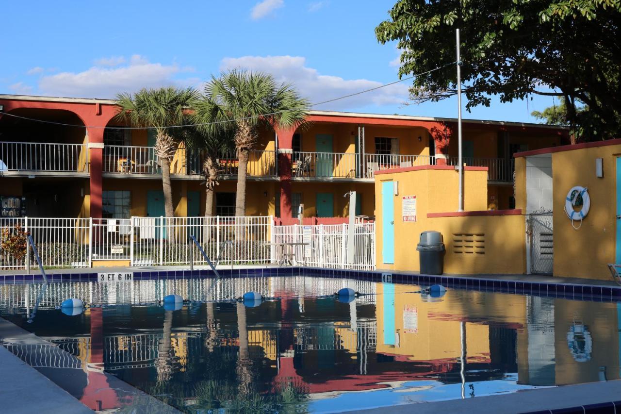 Howard Johnson By Wyndham Lake Front Park Kissimmee Eksteriør billede