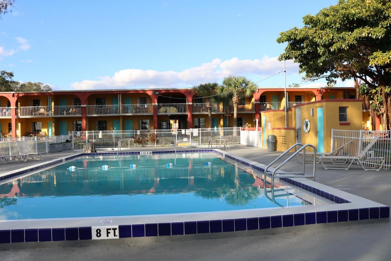 Howard Johnson By Wyndham Lake Front Park Kissimmee Eksteriør billede