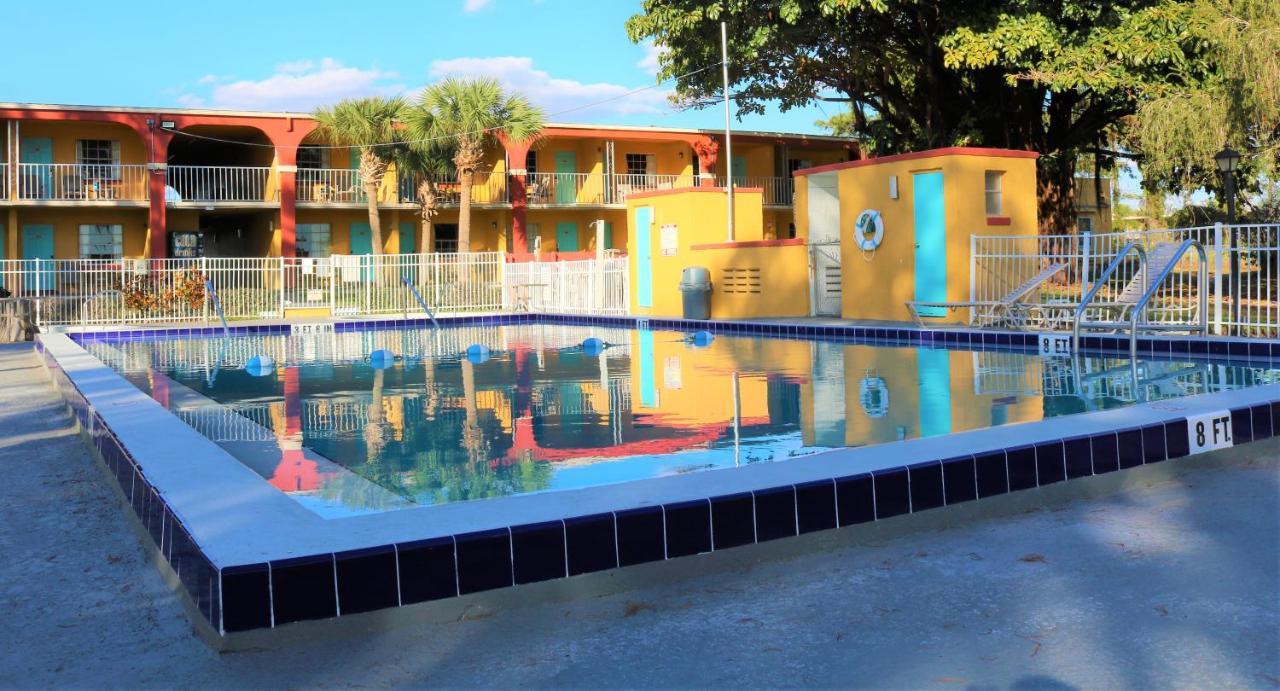 Howard Johnson By Wyndham Lake Front Park Kissimmee Eksteriør billede