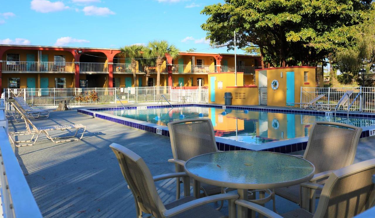 Howard Johnson By Wyndham Lake Front Park Kissimmee Eksteriør billede